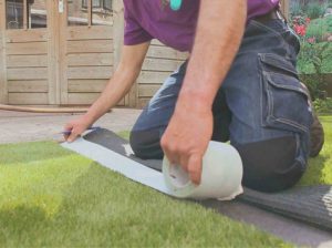 kunstgras-vastzetten