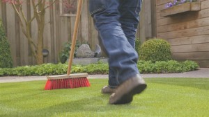 Het onderhouden van kunstgras is simpel