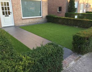 kunstgras in de voortuin