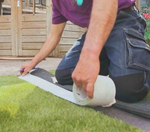 kunstgras tape aanbrengen